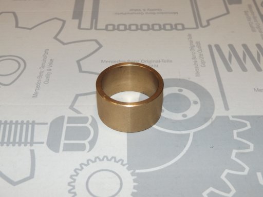 Sintermetal bearing bushing for hollow drive shaft.